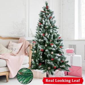 ნაძვის ხე გირჩით და კენკრით